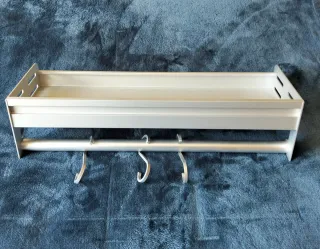 Estante de aluminio con ganchos WANGEL