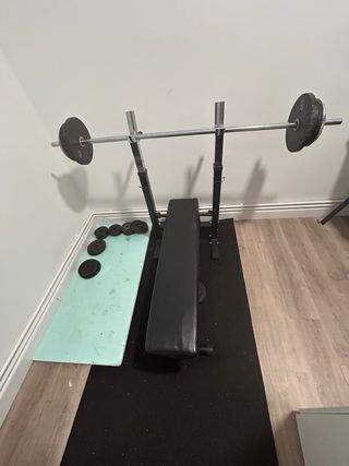 Banco de pesas, barra y discos