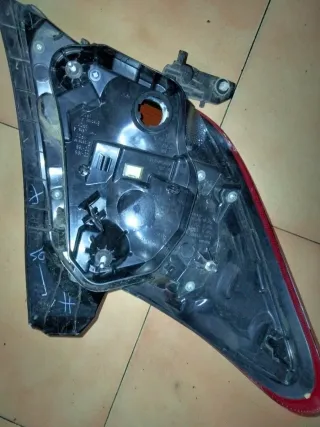 Faro trasero derecho Toyota Yaris