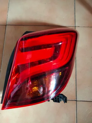 Faro trasero derecho Toyota Yaris