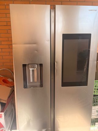 Nevera Samsung con golpe
