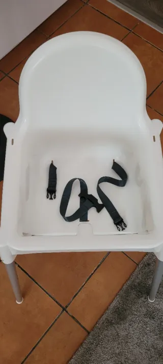 Trona bebé blanca y gris Ikea