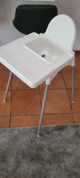 Trona bebé blanca y gris Ikea