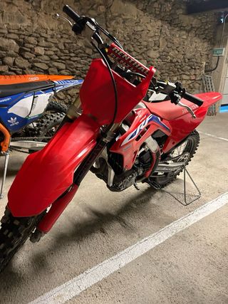 Honda CRF 450 Motocross Roja 27 horas 2024