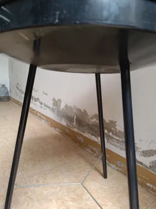 Barbacoa metálica negra y roja