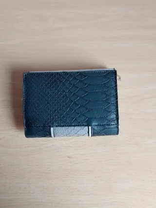 Cartera Guess Gris y Blanca