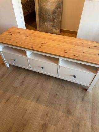 Mueble TV madera y blanco