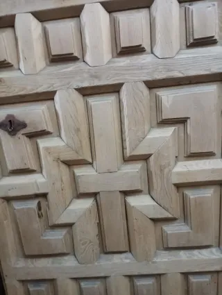 Puerta antigua de madera tallada 182x100