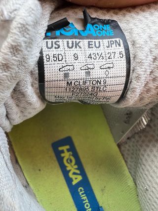 Zapatillas Hoka grises y verdes