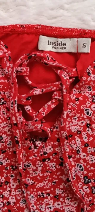 Vestido Floral Rojo Con Tirantes y Lazo