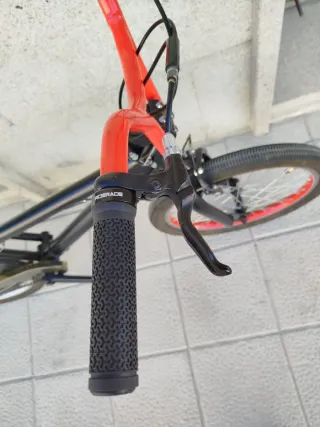 Bicicleta BMX BH Shark Negra