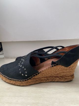 Alpargatas negras con brillantes