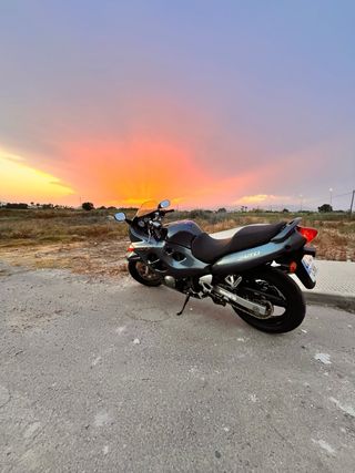 Suzuki GSX F 750 gris