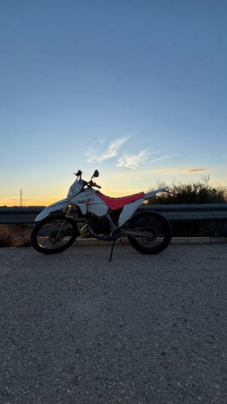 Suzuki RMX 50 Enduro Blanca y Rosa