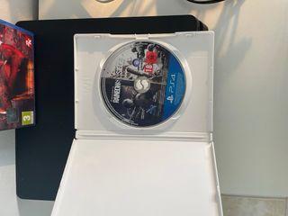 PS4 + 2 Giochi + Cavi