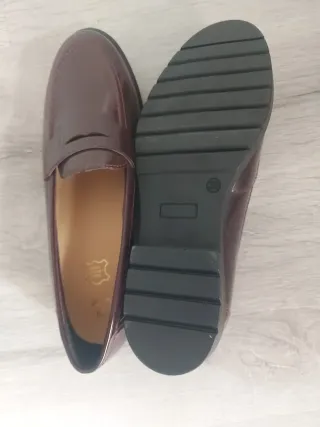 Mocasines charol marrón burdeos talla 39