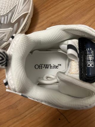 Off-White Be Right Back Bianco e Argento