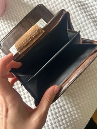 Cartera con agenda marrón