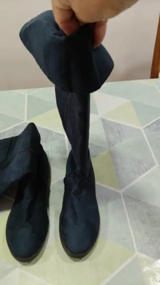Botas altas azul marino con hebilla