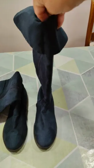 Botas altas azul marino con hebilla