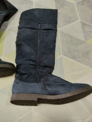 Botas altas azul marino con hebilla
