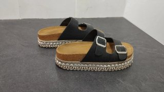 Sandalias negras plataforma con adornos