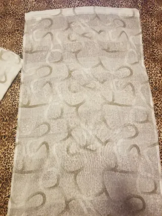 Tende da finestra oro e bianche