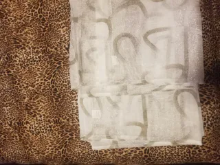 Tende da finestra oro e bianche