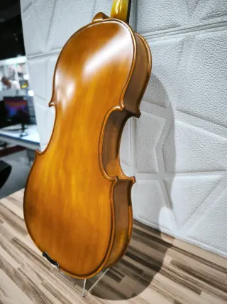 Violín 4/4 Karpathi con Estuche
