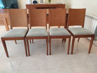 Mesa de comedor con 4 sillas