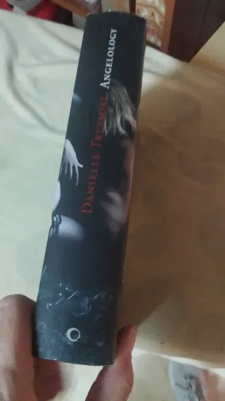 Angelology: el libro de las generaciones