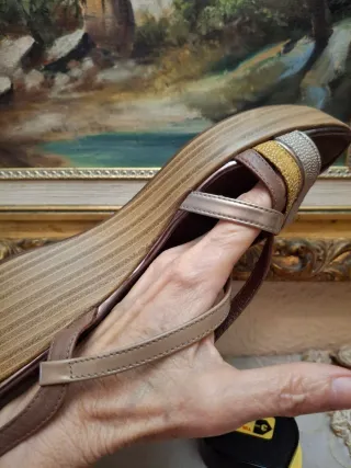 Sandalias Charlot Piel Marrón y Dorado