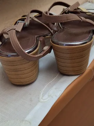 Sandalias Charlot Piel Marrón y Dorado