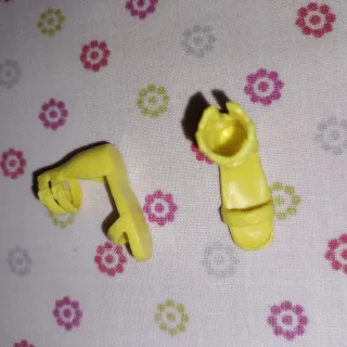 Sandalias planas Barbie amarillas