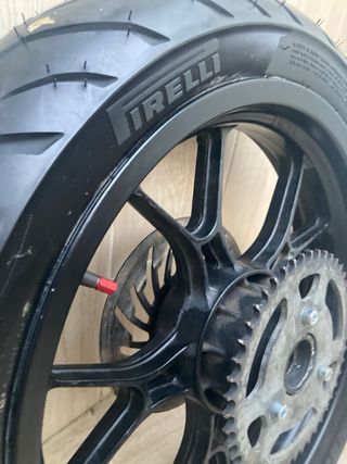 Ruedas supermotard con neumaticos a estrenar