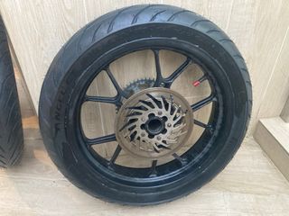 Ruedas supermotard con neumaticos a estrenar