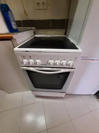 Cocina vitrocerámica Edesa con horno