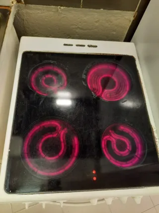 Cocina vitrocerámica Edesa con horno