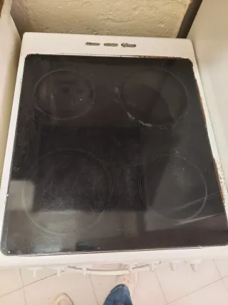 Cocina vitrocerámica Edesa con horno