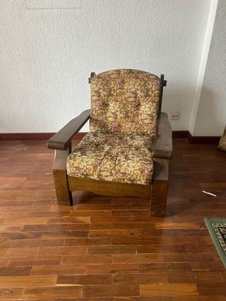 Conjunto d Sillones de Madera con Tapicería Floral
