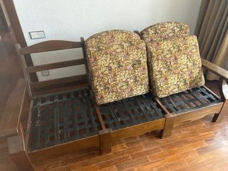 Conjunto d Sillones de Madera con Tapicería Floral