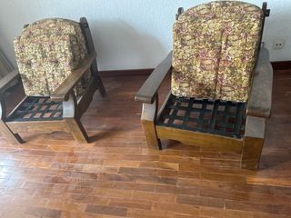 Conjunto d Sillones de Madera con Tapicería Floral