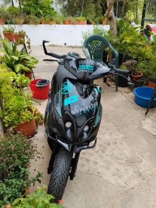 Yamaha Jog RR Negra