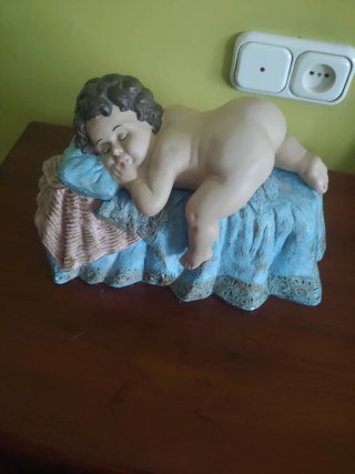 Figura de ángel durmiendo