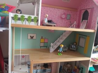 Casa delle bambole con accessori