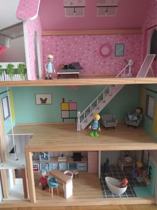 Casa delle bambole con accessori