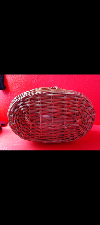 Cesta de mimbre con funda decorativa floral y asa