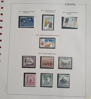 Lote de 64 sellos de España, año 1975