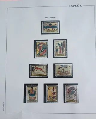 Lote de 64 sellos de España, año 1975