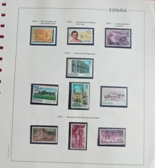 Lote de 64 sellos de España, año 1975